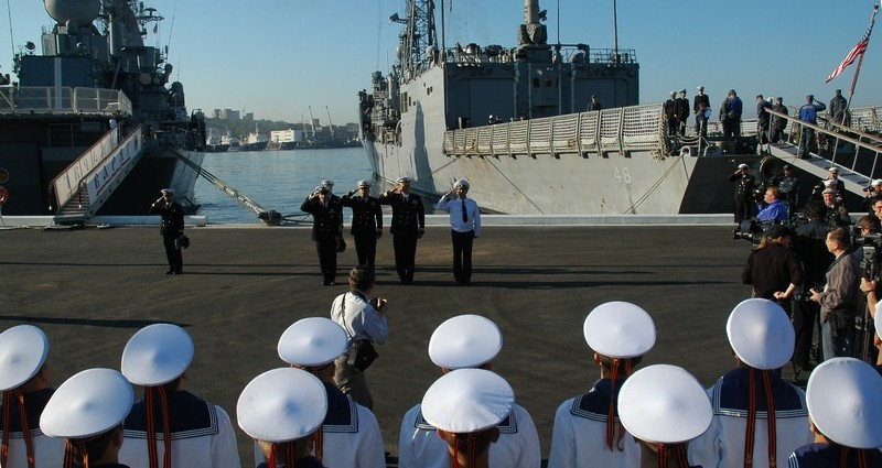 USS Vandegrift (FFG-48) là một khu trục hạm tên lửa lớp Oliver Hazard Perry được đặt tên theo tên của tướng Alexander A. Vandegrift, Tư lệnh thứ 18 Thủy quân Lục chiến Hoa Kỳ, do hãng đóng tàu Todd Pacific, Seattle thiết kế.