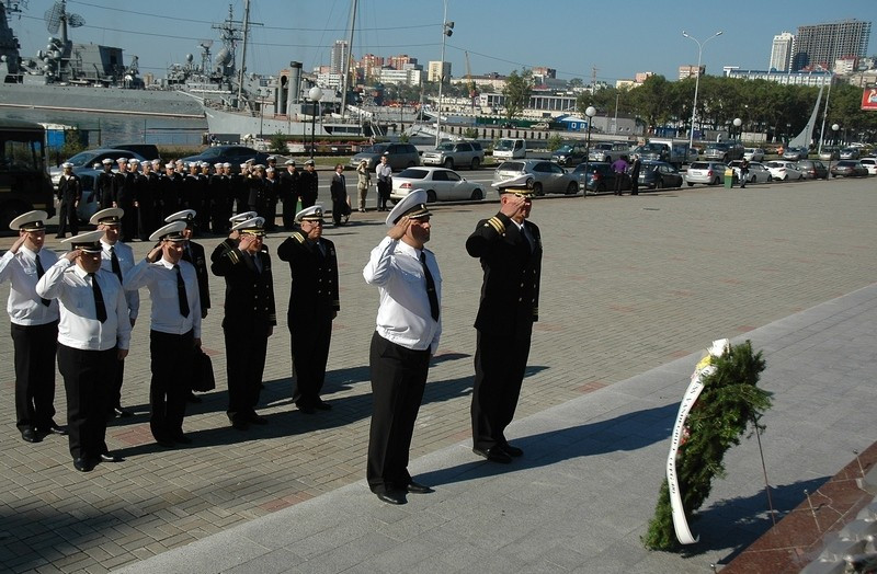 Hình ảnh chuyến thăm của khu trục hạm USS Vandegrift tới căn cứ chính của Hạm đội Thái Bình Dương Nga.