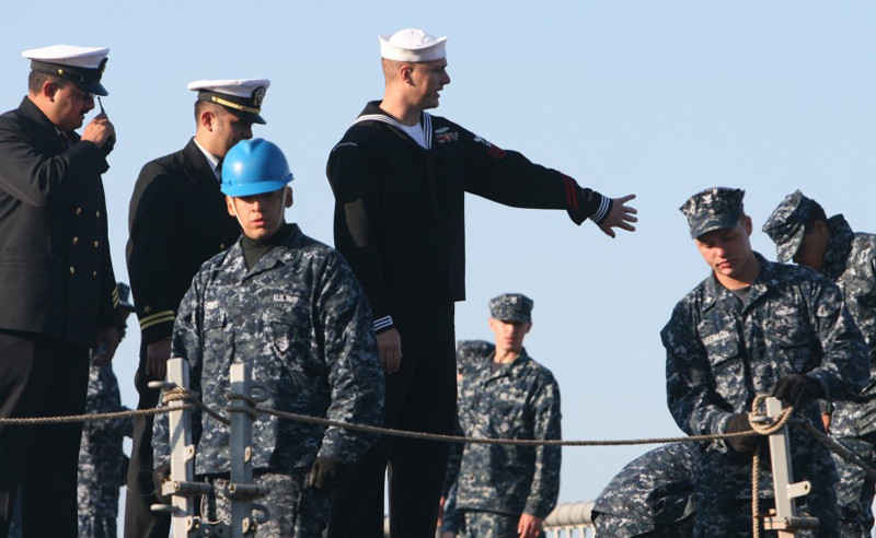 Hình ảnh chuyến thăm của khu trục hạm USS Vandegrift tới căn cứ chính của Hạm đội Thái Bình Dương Nga.
