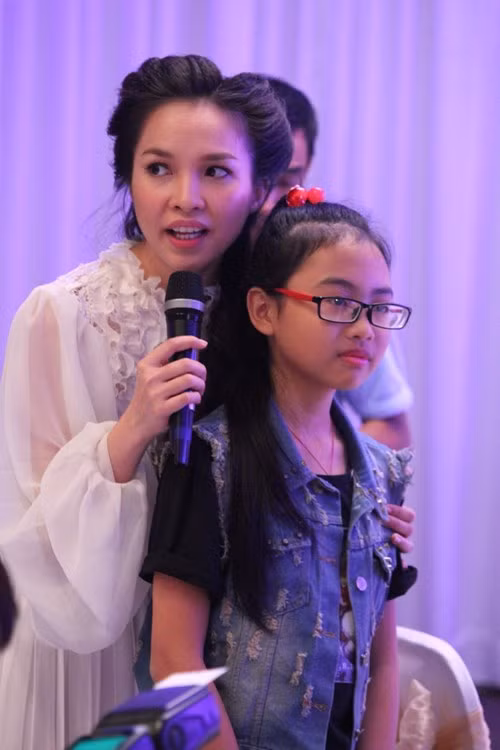 Hiền Thục và Phương Mỹ Chi tại buổi họp báo ra mắt liveshow Dấu Ấn vừa qua.