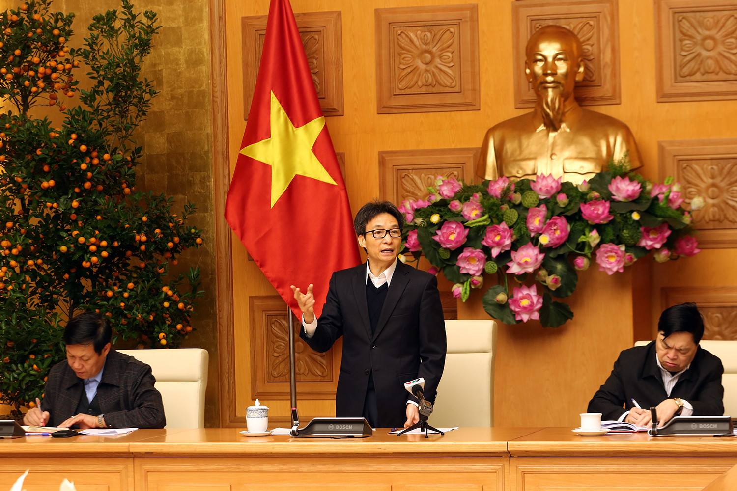 Phó Thủ tướng Vũ Đức Đam: Đến thời điểm hiện tại, tình hình dịch bệnh đang được kiểm soát tốt. Ảnh: VGP/Đình Nam.
