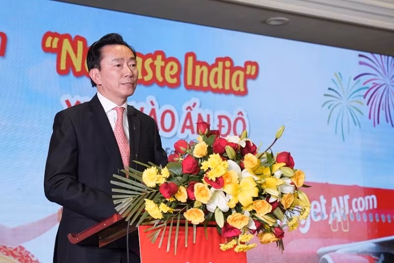 Đại sứ Việt Nam tại Ấn Độ - ông Phạm Sanh Châu chúc mừng Vietjet và ghi nhận những nỗ lực của hãng trong phát triển mối quan hệ hợp tác giữa hai quốc gia Việt Nam - Ấn Độ.