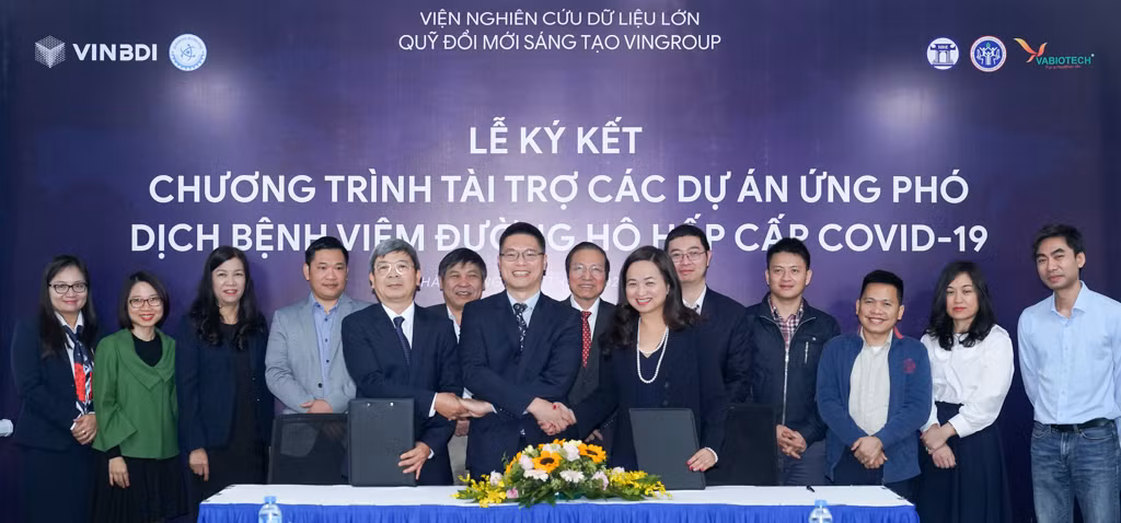 Ngày 20/2, Tập đoàn Vingroup đã chính thức ký kết tài trợ tổng kinh phí 20 tỷ đồng cho 3 dự án nghiên cứu ứng phó nhanh với dịch viêm đường hô hấp cấp do chủng mới của virus corona (COVID-19). Ngày 20/2, Tập đoàn Vingroup đã chính thức ký kết tài trợ tổng kinh phí 20 tỷ đồng cho 3 dự án nghiên cứu ứng phó nhanh với dịch viêm đường hô hấp cấp do chủng mới của virus corona (COVID-19).