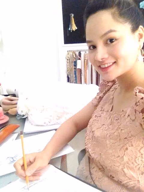 Cô rất mong chờ sự ra đời của đứa con đầu lòng.
