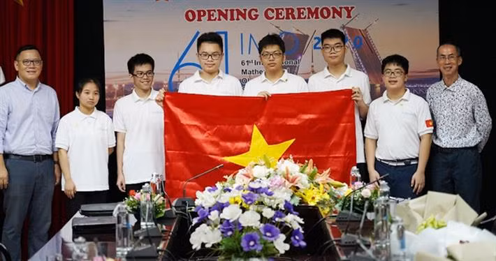 Đội tuyển Việt Nam giành 2 Huy chương Vàng Oympic Toán quốc tế 2020, trong đó có một em học sinh mới học lớp 10 (ảnh: moet.gov.vn)