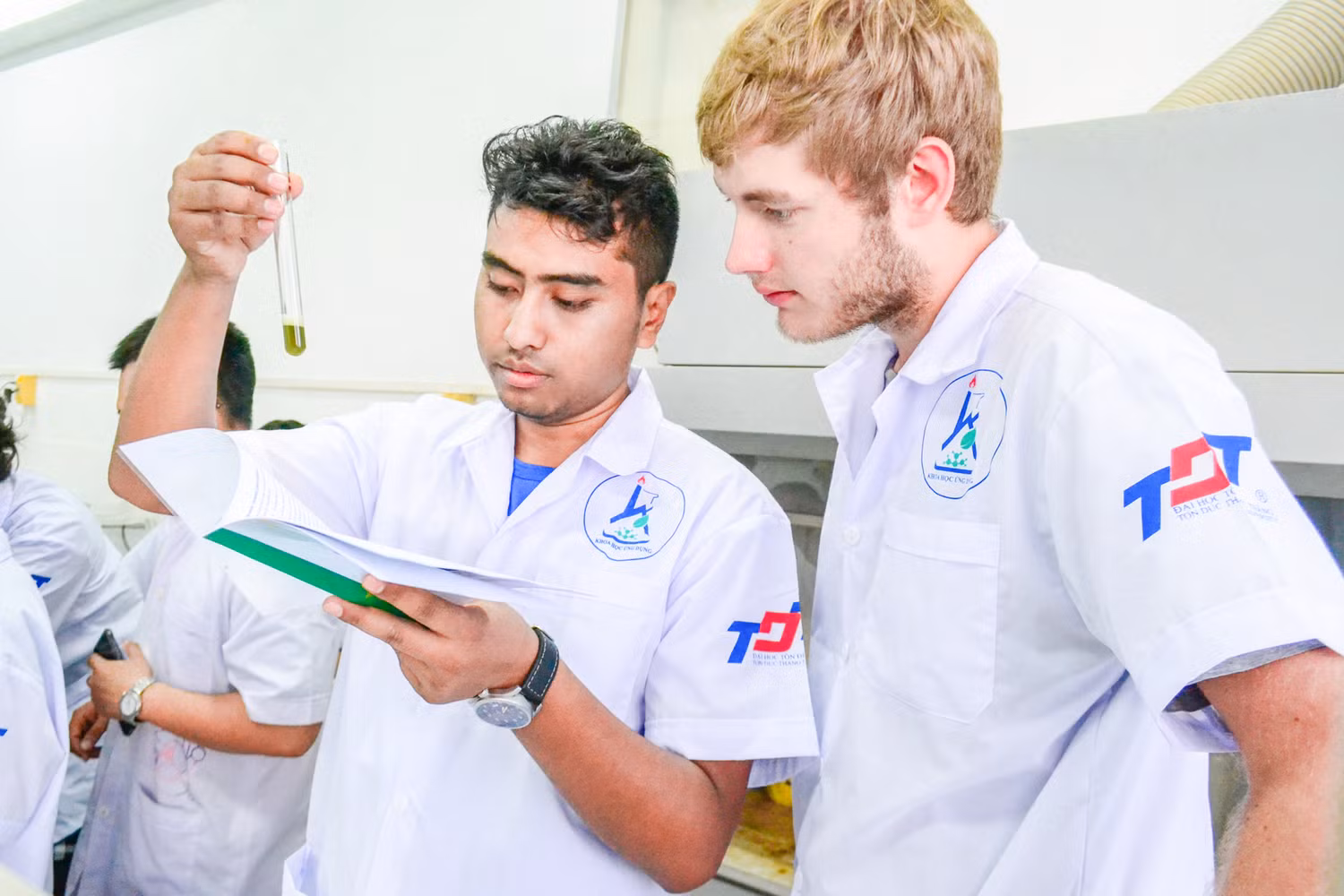 Sau khi Tổng Liên đoàn Lao động Việt Nam công bố quyết định đình chỉ Hiệu trưởng thì số lượng học sinh xác nhận học tập tại Trường Đại học Tôn Đức Thắng đã giảm đáng kể. (ảnh: TDTU) Sau khi Tổng Liên đoàn Lao động Việt Nam công bố quyết định đình chỉ Hiệu trưởng thì số lượng học sinh xác nhận học tập tại Trường Đại học Tôn Đức Thắng đã giảm đáng kể. (ảnh: TDTU)