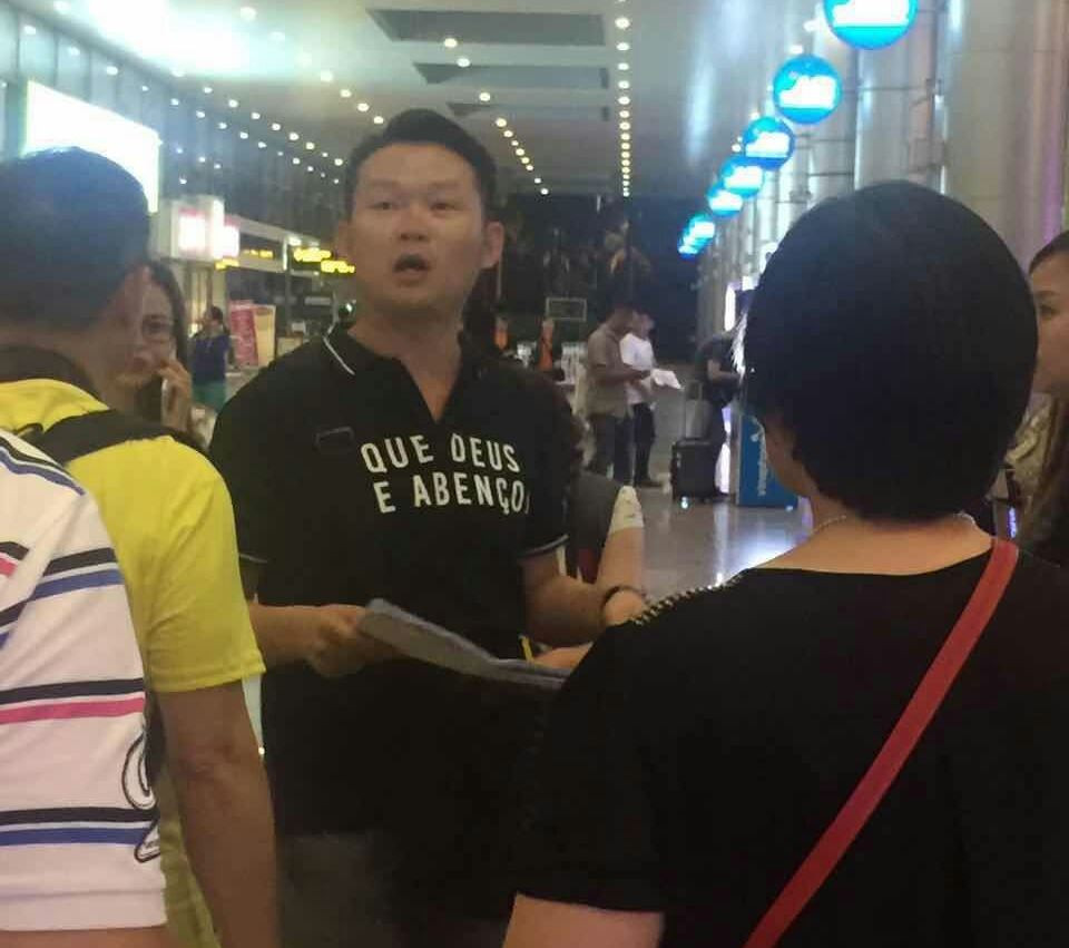 Một hướng dẫn viên Trung Quốc hoạt động trái phép khi qua du lịch ở Việt Nam. Ảnh các hướng dẫn viên tiếng Trung cung cấp Một hướng dẫn viên Trung Quốc hoạt động trái phép khi qua du lịch ở Việt Nam. Ảnh các hướng dẫn viên tiếng Trung cung cấp