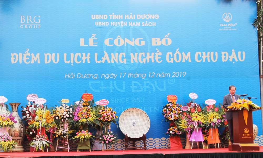 Ông Vũ Thanh Sơn - Tổng giám đốc Tổng công ty thương mại Hà Nội (Hapro) phát biểu tại buổi lễ trao quyết định “Điểm du lịch làng nghề Gốm Chu Đậu”