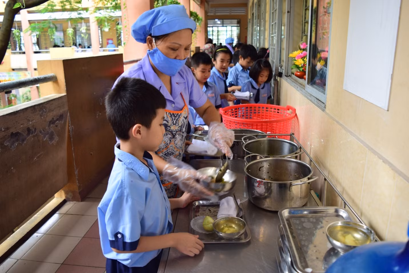 Công tác bán trú đóng vai trò quan trọng đối với sức khỏe và khả năng học tập của trẻ.