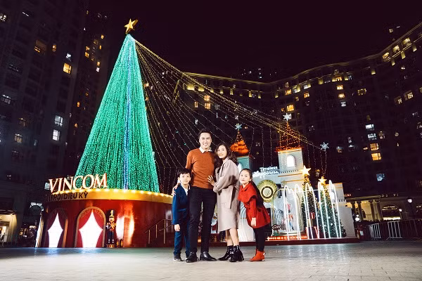 Không gian Cung điện vũ hội mang thông điệp Hạnh phúc vượt thời gian tại Vicom Mega Mall Royal City năm 2018 Không gian Cung điện vũ hội mang thông điệp Hạnh phúc vượt thời gian tại Vicom Mega Mall Royal City năm 2018