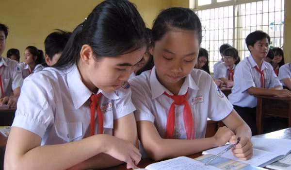 Nhìn học sinh tiểu học ôn kiểm tra học kỳ mà hoảng ảnh 3