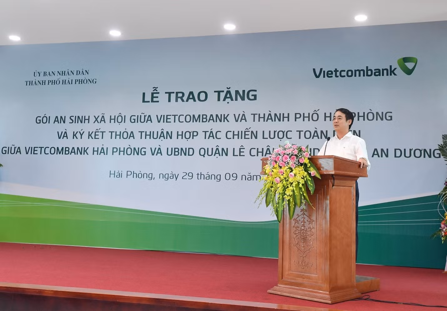 Ông Nghiêm Xuân Thành – Ủy viên Ban Chấp hành Đảng bộ Khối Doanh nghiệp Trung ương, Bí thư Đảng ủy, Chủ tịch Hội đồng quản trị Vietcombank phát biểu tại buổi lễ