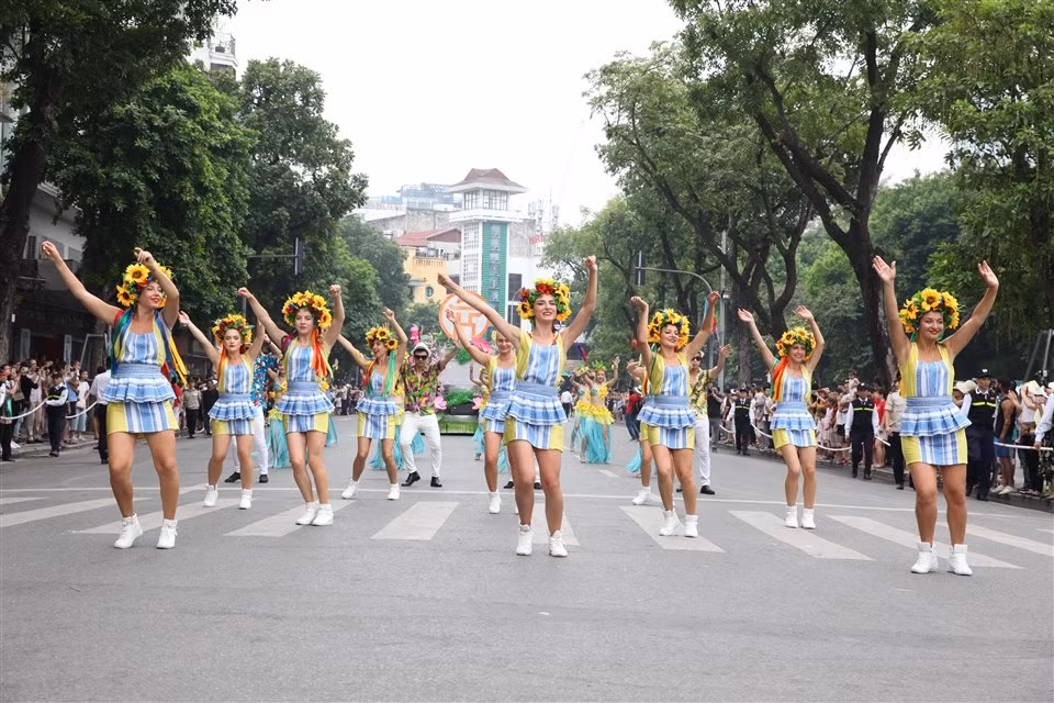 Canival Đường phố Hà Nội