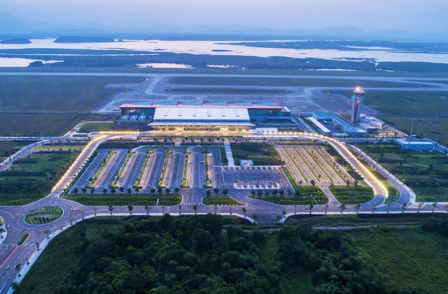 Việc Sun Group đầu tư vào hạ tầng giao thông cũng góp phần đưa Quảng Ninh trở thành trung tâm du lịch quốc tế (Ảnh: Cảng Hàng không Quốc tế Vân Đồn)