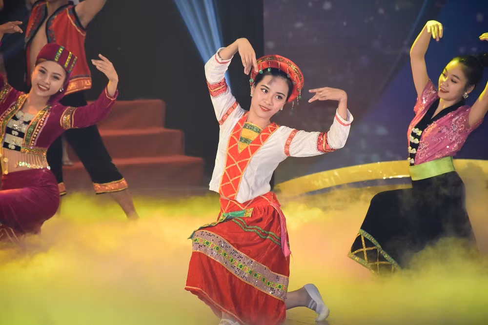 ...với những nét đặc trưng của nhiều vùng dân tộc. (Ảnh: Đức Minh)