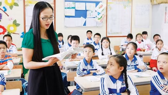 Sắp tới, chính sách tiền lương giáo viên sẽ được thực hiện thế nào? (Ảnh minh họa: VTV) Sắp tới, chính sách tiền lương giáo viên sẽ được thực hiện thế nào? (Ảnh minh họa: VTV)
