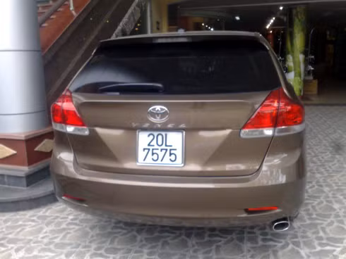 Biển lặp cho Venza, một trong những dòng Toyota nhập khẩu ăn khách nhất. Venza không được xếp vào hạng sang nhưng có mặt trong danh sách nhờ biển đẹp.