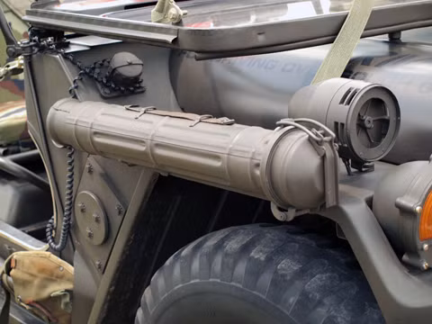 "Đồ chơi" thường thấy trên Jeep M151 A2. "Đồ chơi" thường thấy trên Jeep M151 A2.