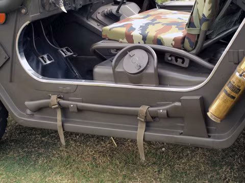 "Đồ chơi" thường thấy trên Jeep M151 A2. "Đồ chơi" thường thấy trên Jeep M151 A2.