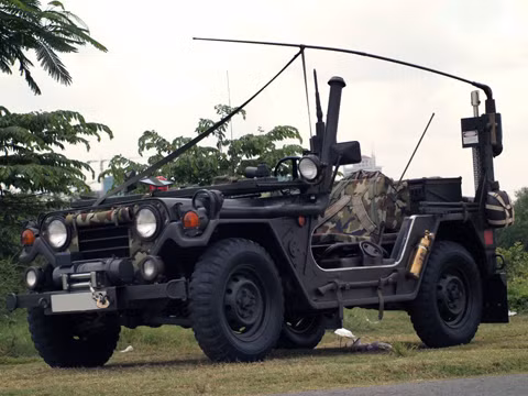 Theo chủ nhân, Jeep M151 A2 ra đời vào 1969, sau đó được cải tiến hệ thống giảm xóc. Tốc độ tối đa cho M151 A2 theo nhà sản xuất là 88 km/h. Theo chủ nhân, Jeep M151 A2 ra đời vào 1969, sau đó được cải tiến hệ thống giảm xóc. Tốc độ tối đa cho M151 A2 theo nhà sản xuất là 88 km/h.