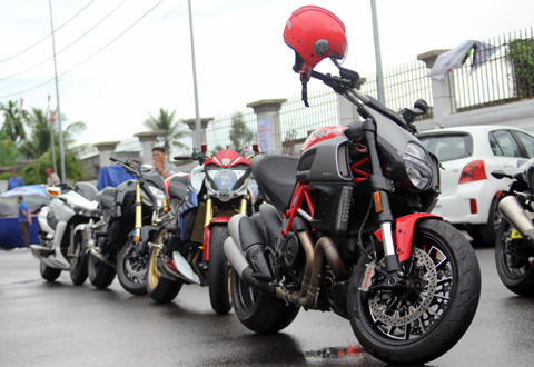 Ducati Diavel của thành viên câu lạc bộ Delta.