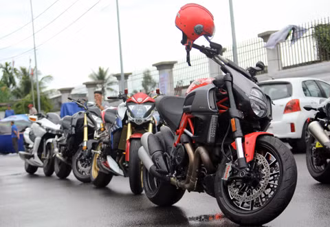Ducati Diavel của thành viên câu lạc bộ Delta. Ducati Diavel của thành viên câu lạc bộ Delta.