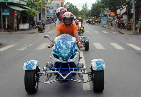 Suzuki Hayabusa Trikebike trên đường phố Long Xuyên.