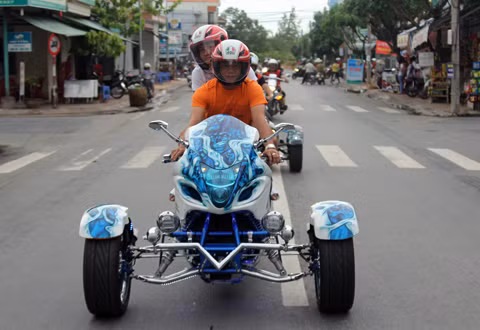Suzuki Hayabusa Trikebike trên đường phố Long Xuyên. Suzuki Hayabusa Trikebike trên đường phố Long Xuyên.