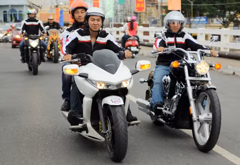 Bộ đôi Honda gồm "cá mập" DN-01 và VTX1800. Bộ đôi Honda gồm "cá mập" DN-01 và VTX1800.