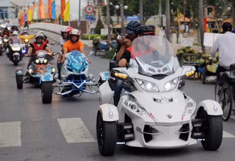 Đoàn xe ba bánh Trikebike gồm Hayabusa và Can-Am. Đoàn xe ba bánh Trikebike gồm Hayabusa và Can-Am.