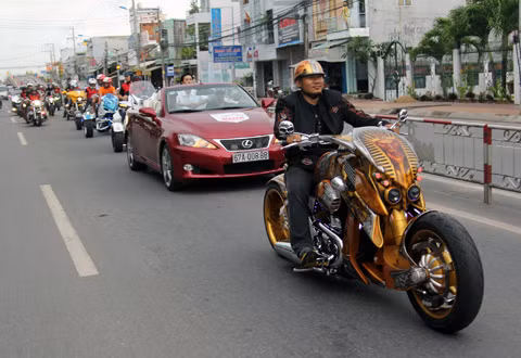 Một chiếc V-rex Tranvertson trong đoàn xe. Một chiếc V-rex Tranvertson trong đoàn xe.