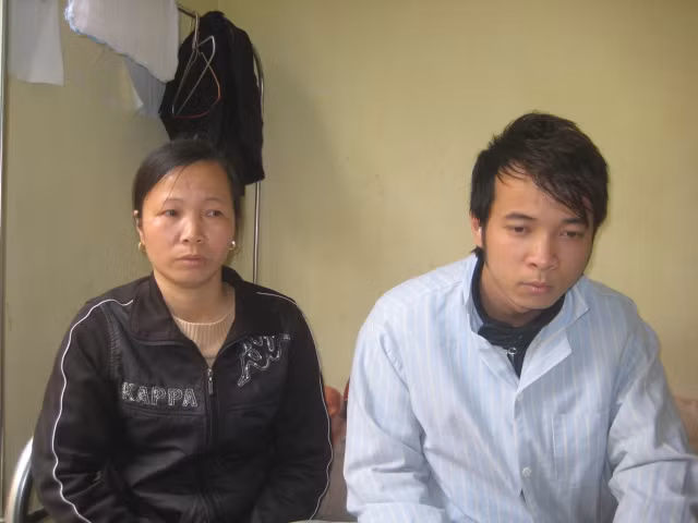Hai mẹ con Lỗ Văn Cừ đang điều trị tại Bệnh viện Đa khoa Phúc Yên, tỉnh Vĩnh Phúc Hai mẹ con Lỗ Văn Cừ đang điều trị tại Bệnh viện Đa khoa Phúc Yên, tỉnh Vĩnh Phúc