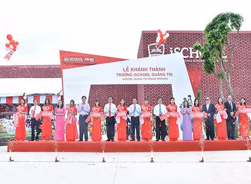 Nghi thức cắt băng khánh thành, đưa vào hoạt động Trường iSchool tại tỉnh Quảng Trị (ảnh: CTV) Nghi thức cắt băng khánh thành, đưa vào hoạt động Trường iSchool tại tỉnh Quảng Trị (ảnh: CTV)