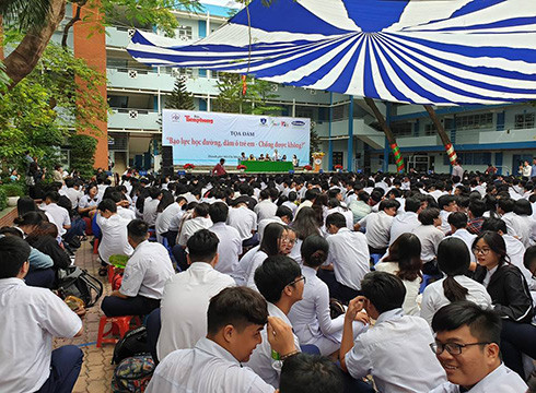 Buổi tọa đàm “Bạo lực học đường, dâm ô trẻ em – Chống được không?” được diễn ra trong ngày 8/4 (ảnh: P.L)