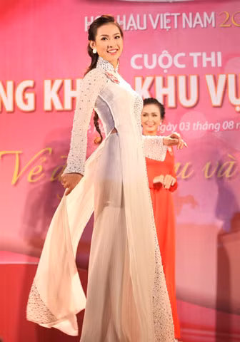 Vương Thu Phương nhận được công văn từ 15h chiều ngày 25/8, chỉ cách đêm chung kết có 5 giờ đồng hồ, và công văn cũng có hiệu lực từ thời điểm này. Lý do được đưa ra là thí sinh này đã vi phạm Thể lệ cuộc thi Hoa hậu Việt Nam và Quy chế Tổ chức thi Hoa hậu, Hoa khôi, Người đẹp của Bộ Văn hóa Thể thao và Du lịch. Vương Thu Phương nhận được công văn từ 15h chiều ngày 25/8, chỉ cách đêm chung kết có 5 giờ đồng hồ, và công văn cũng có hiệu lực từ thời điểm này. Lý do được đưa ra là thí sinh này đã vi phạm Thể lệ cuộc thi Hoa hậu Việt Nam và Quy chế Tổ chức thi Hoa hậu, Hoa khôi, Người đẹp của Bộ Văn hóa Thể thao và Du lịch.