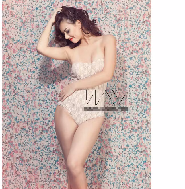Cô nàng vừa bước qua tuổi 18 này giống như 1 "quả bom sex" Cô nàng vừa bước qua tuổi 18 này giống như 1 "quả bom sex"