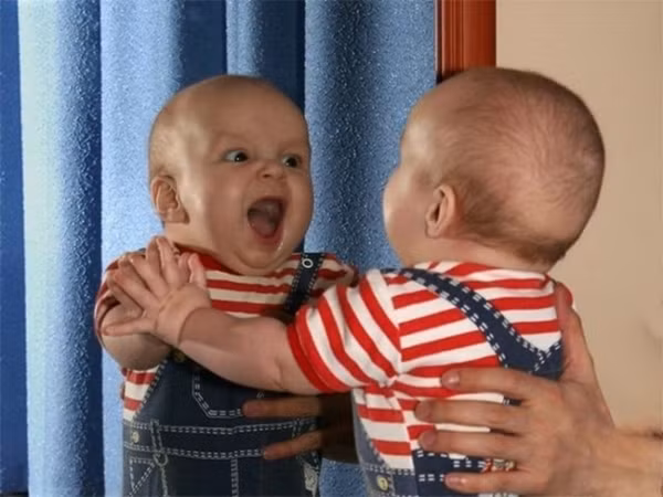 A ha! Ai mà đẹp trai thế này! A ha! Ai mà đẹp trai thế này!