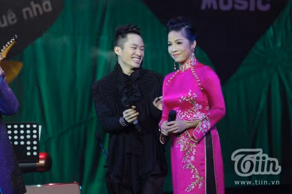 Tùng Dương và Mỹ Linh đều tham gia liveshow Quê nhà của nghệ sĩ Nguyên Lê Tùng Dương và Mỹ Linh đều tham gia liveshow Quê nhà của nghệ sĩ Nguyên Lê