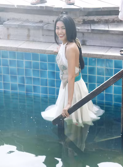 Từ khi nhận lời tham gia "Mỹ nhân kế" của đạo diễn Nguyễn Quang Dũng, Tăng Thanh Hà dành nhiều thời gian tập luyện võ thuật. Trong gần 2 tháng nay, cô hoàn toàn không nhận lời bất cứ event nào để tập trung toàn bộ tinh thần hóa thân vào nhân vật.