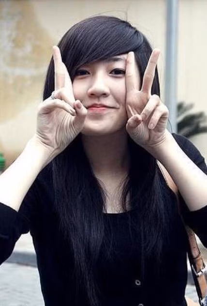 Gương mặt của Tú Anh được nhiều người chấm ở mức xinh xắn kiểu tròn đầy, đáng yêu. Xem Trọn bộ ảnh (Theo GDVN) Gương mặt của Tú Anh được nhiều người chấm ở mức xinh xắn kiểu tròn đầy, đáng yêu. Xem Trọn bộ ảnh (Theo GDVN)
