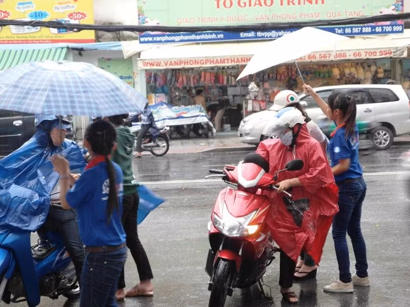 Cơn mưa mỗi lúc càng lớn hơn… XEM ĐÁP ÁN MÔN VĂN KHỐI D 2012 - ĐÁP ÁN MÔN SINH KHỐI B 2012 - ĐÁP ÁN ĐỀ THI VĂN KHỐI C 2012 Cơn mưa mỗi lúc càng lớn hơn… XEM ĐÁP ÁN MÔN VĂN KHỐI D 2012 - ĐÁP ÁN MÔN SINH KHỐI B 2012 - ĐÁP ÁN ĐỀ THI VĂN KHỐI C 2012