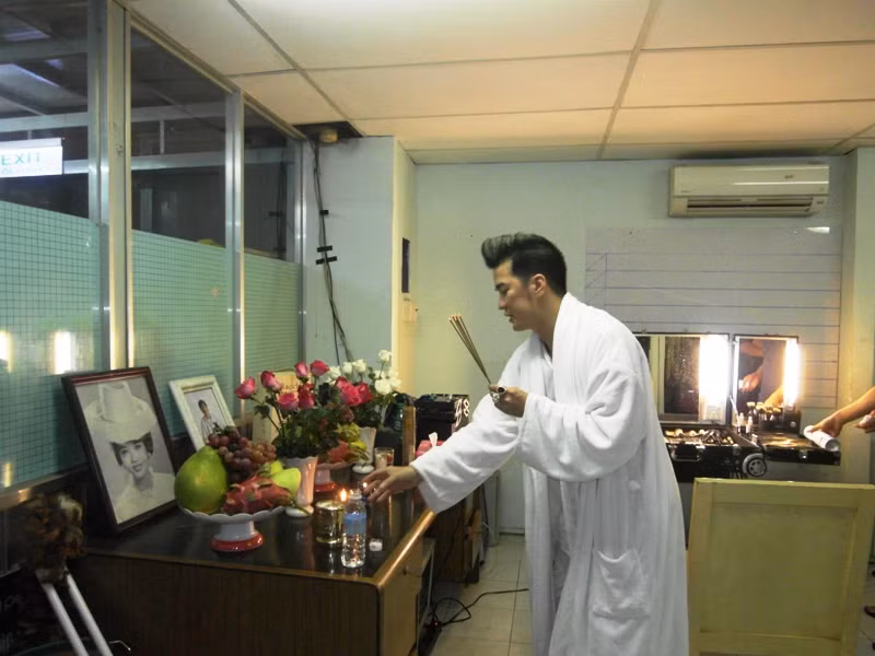Mr Đàm có giây phút tâm linh một mình với nữ nghệ sĩ tài sắc trứ danh của nền nghệ thuật cải lương Nam Bộ.