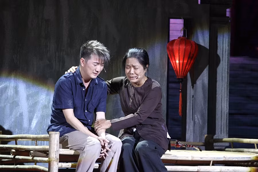 Mr Đàm khóc cùng Số phận.
