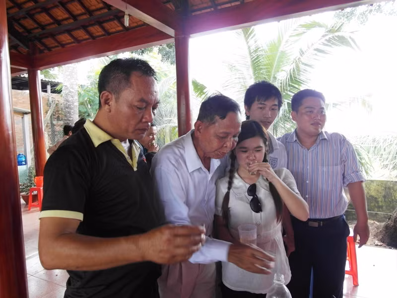 Khi cùng anh em, bạn bè…ở vị tướng này toát ra một nét chất phác thuần nông, không kiểu cách…Ông từng tự nhận mình gốc nông dân, lớn lên từ ruộng vườn