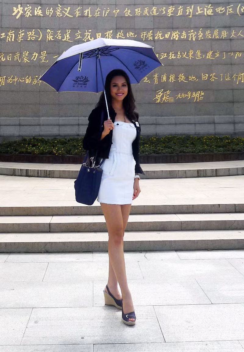 Sau khi trải qua các vòng loại Audition, Hoàng My thư thả tham quan cảnh đẹp ở đất nước Trung Quốc.
