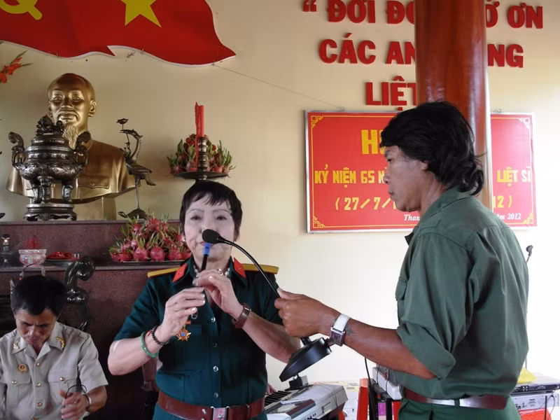 Một tiết mục làm nhiều cựu binh trong ngày họp mặt rất thích thú.