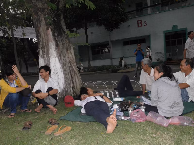 Ngủ ngon lành, lấy sức tiếp tục “chinh chiến” môn Vật lý. (Xem đáp án môn Vật lí - Xem đáp án môn Toán)