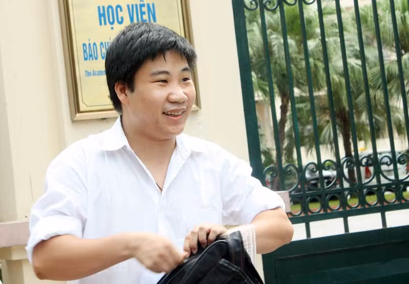 Thí sinh thi vào HV Báo chí và Tuyên truyền cười tươi vì làm tốt đề Văn - Ảnh: Giàng A Cối