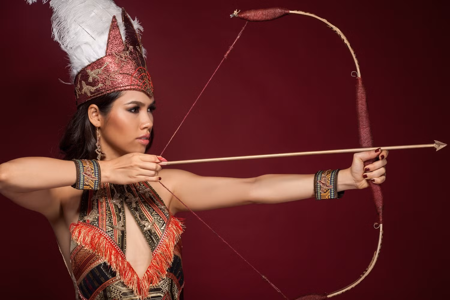 Bộ trang phục này sẽ được Hoàng My mặc trình diễn trong phần thi Dances of The World trong khuôn khổ cuộc thi Hoa Hậu Thế Giới 2012. Bộ trang phục này sẽ được Hoàng My mặc trình diễn trong phần thi Dances of The World trong khuôn khổ cuộc thi Hoa Hậu Thế Giới 2012.