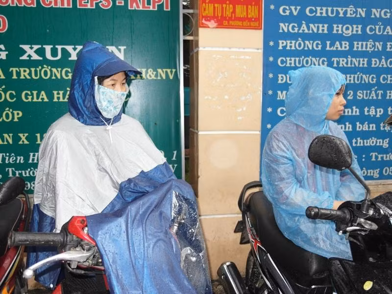 Bịt kín từ đầu đến chân, chỉ chừa đôi mắt.